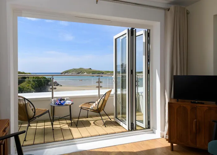 Beach House & Porth Sands s
