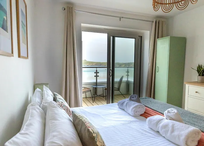Beach House & Porth Sands s